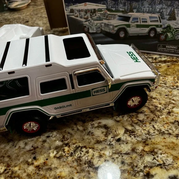 2004 Hess 40 anniversary sport utility vehicle & motorcycles nwt - Picture 7 of 7